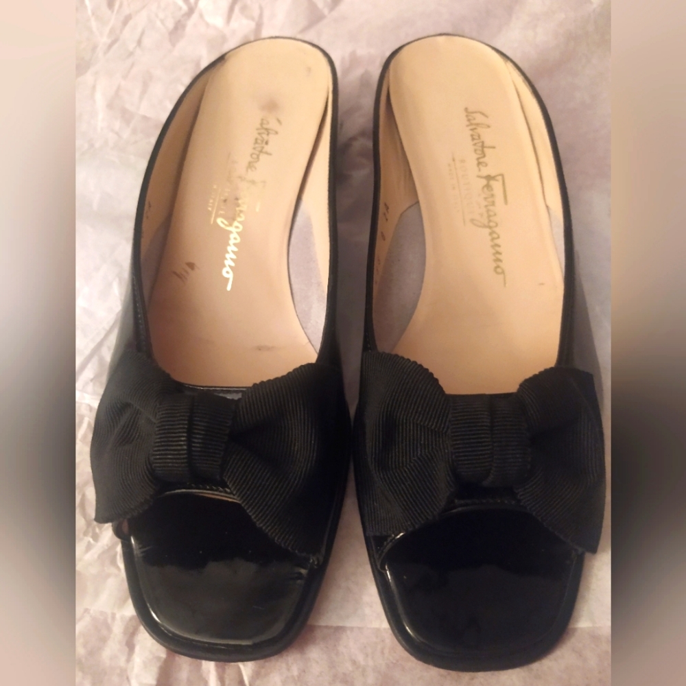 Salvatore Ferragamo "Blue-Bell" Black Patent Leather Peep Toe w/ Bows 8 Narrow